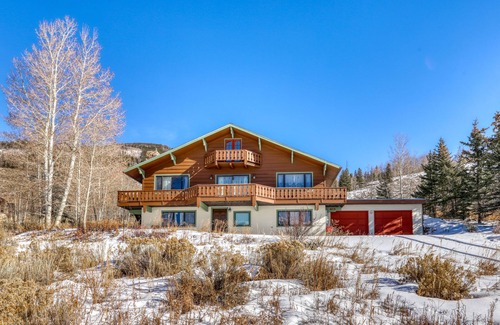 Dillon Appartement | Escapade pour chiens avec terrasse, barbecue et vue sur la montagne - à proximité des pistes de ski!