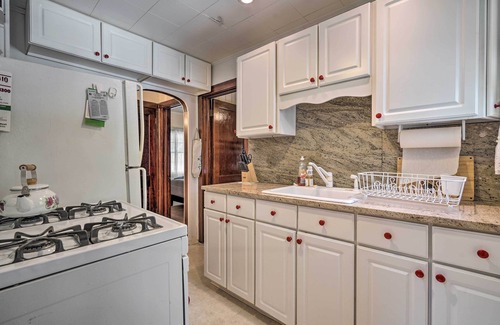 Waretown Maison | Dog-Friendly Waretown Home w/ Furnished Deck!