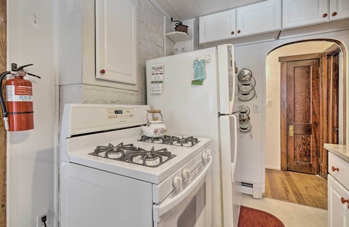 Waretown Maison | Dog-Friendly Waretown Home w/ Furnished Deck!