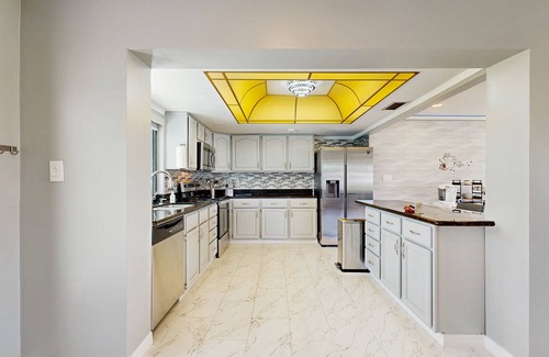 Palm Harbor Maison | Dog friendly -waterfont home with a private dock, work station , W/D and WIFI