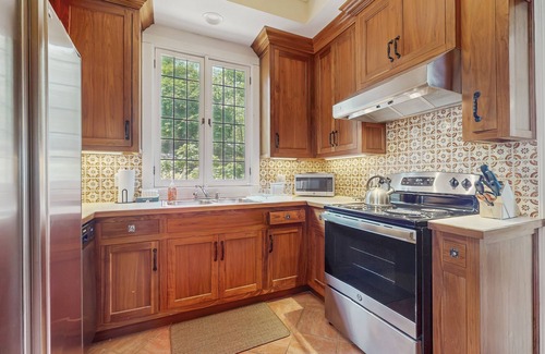 Gloucester Appartement | Dog-Friendly, Waterfront Home with Washer and dryer & Two Decks