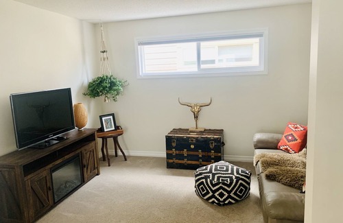 Cochrane Maison | Dogs are welcome in our family friendly 3 bedroom home