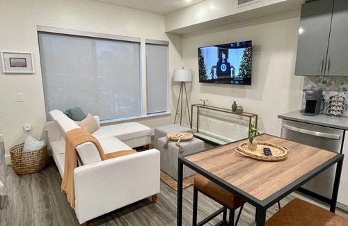 Walnut Creek Appartement | Designer furnished Downtown Elevator Work here Garage Park in-unit W/D