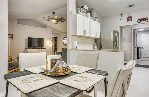 Gulf Breeze Maison | Dogs Welcome, 1 Mi to Zoo: Gulf Breeze Retreat!
