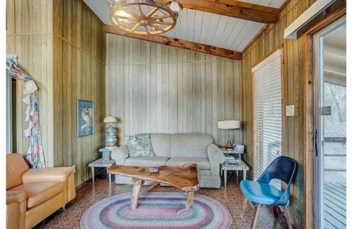 Edom Cabine | Dogwood (Retro) Lake Cabin - Arcridgeranchresort.com