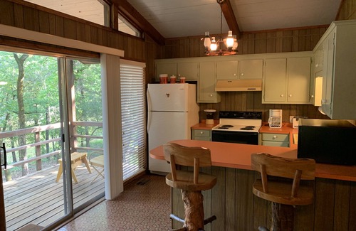 Edom Cabine | Dogwood (Retro) Lake Cabin - Arcridgeranchresort.com