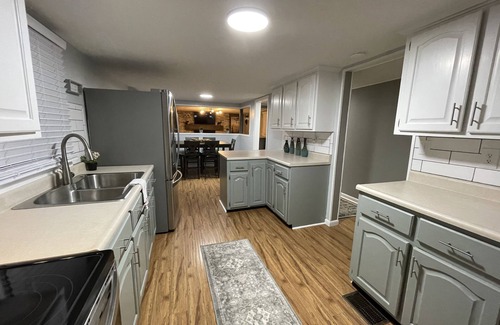 Lily Maison | Dolly inspired 1940s 2 bedroom Bungalow near Laurel Lake, hiking, and more