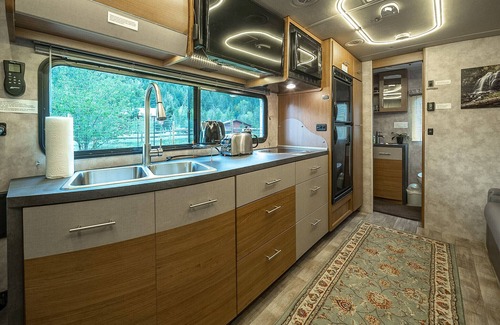 Dolores Maison | Dolores River Valley Luxury RV, Scenic Serenity