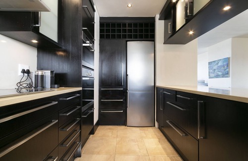 Milnerton Appartement | Dolphin Beach C111 Self-Catering Beachfront APT with Inverter