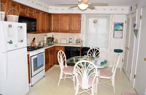 Dennisville Copropriété | Dolphin Beach Condos located in Sea Isle's Northend Sleeps 6