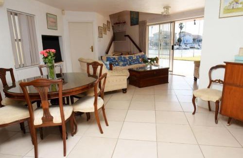 Port Owen Maison | Dolphin Place