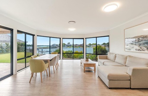 Yamba Maison | Dolphin Waters - Waterfront Delight
