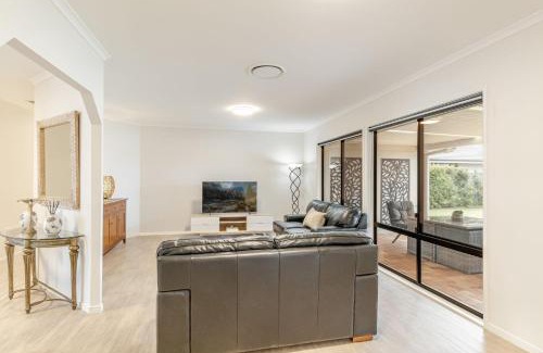Yamba Maison | Dolphin Waters - Waterfront Delight