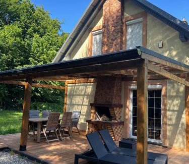Borzestowska Huta Villa | DOM NA KASZUBACH, SAUNA i BALIA