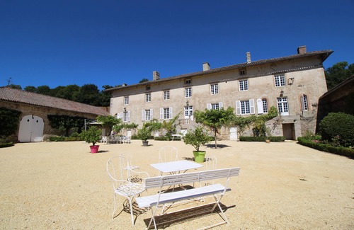 La Jonchere-Saint-Maurice Maison | Domaine du Vignau, Gîte de charme et de tradition