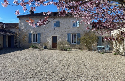 Sainte-Colombe-de-Villeneuve Cottage | Domaine de Villot - Gîte La Ferme
