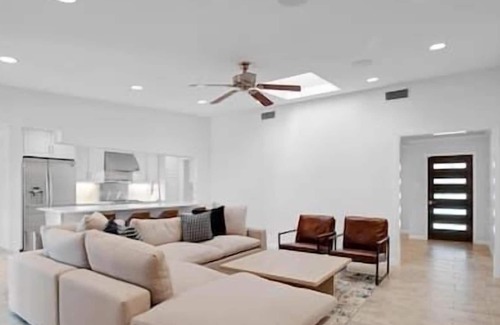 Mesa Oaks Maison | Domain Deluxe-Spacious 5bd Modern Retreat, Hot Tub