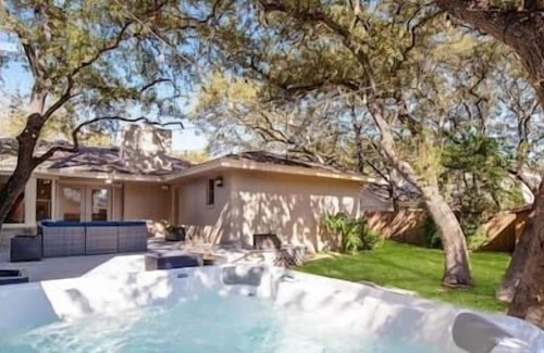 Mesa Oaks Maison | Domain Deluxe-Spacious 5bd Modern Retreat, Hot Tub