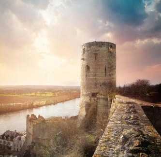 Lemere Maison | Domaine à proximité de Chinon avec piscine, billard, pétanque, jeux pour enfants