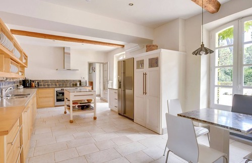 Montagnac Villa | Domaine Art et Vin - Six Chambres Villa, Couchages 12