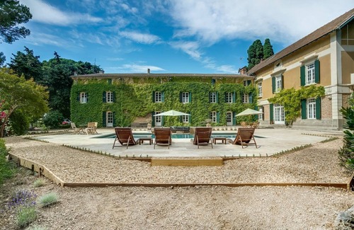 Montagnac Villa | Domaine Art et Vin - Six Chambres Villa, Couchages 12