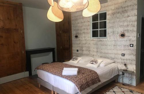 Noyarey Lit Et Petit-Déjeuner | Domaine Clairfontaine Noyarey - Suites Junior