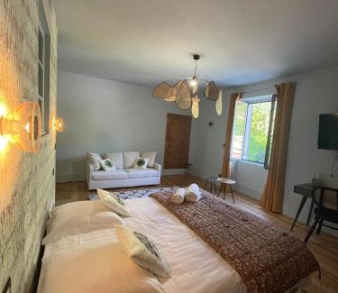 Noyarey Lit Et Petit-Déjeuner | Domaine Clairfontaine Noyarey - Suites Junior