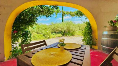 Pujaut Maison | Domaine Colibri en Provence