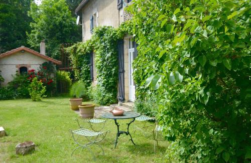 Usson-du-Poitou Maison | Domaine d azac