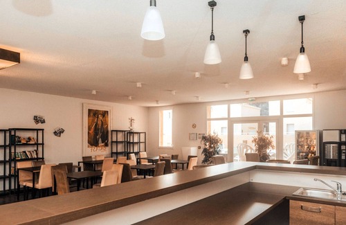 Saint-Christol Maison | Domaine de Bacchus-Séjour+Galerie 4 pers by Interhome