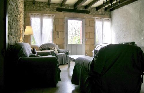 Lembras Lit Et Petit-Déjeuner | Domaine de Bellevue Cottage en Périgord- Bergerac 5mn - Petits-déjeuners inclus - Salle d'eau privative - Parc 3ha - Parking Privé Gratuit