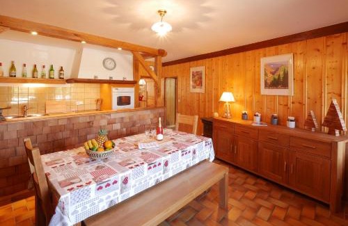 Marnoz Maison | Domaine de Bellevue Gîte du Mont Poupet