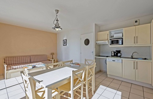 Plougonvelin Appartement | Domaine de Bertheaume by Interhome