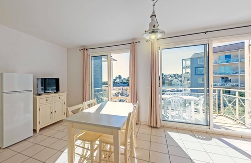 Plougonvelin Appartement | Domaine de Bertheaume by Interhome