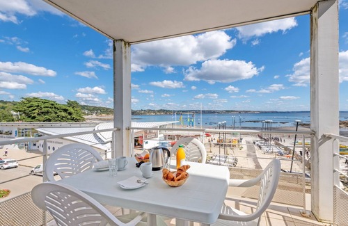 Plougonvelin Appartement | Domaine de Bertheaume by Interhome