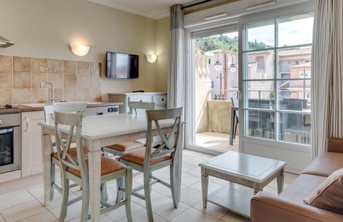 Callian Appartement | Domaine de Camiole by Interhome