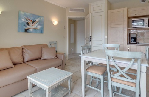 Callian Appartement | Domaine de Camiole by Interhome