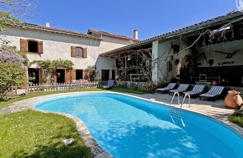 Essertines-en-Donzy Cottage | Domaine de Campagne : Charme Authentique avec Piscine et Spa