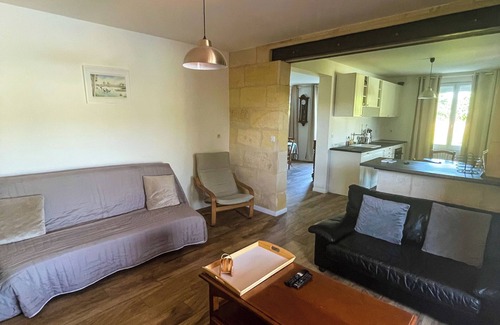 Baron Maison | Maison en pierre, exposition sud sans vis à vis avec piscine privée et chauffée.