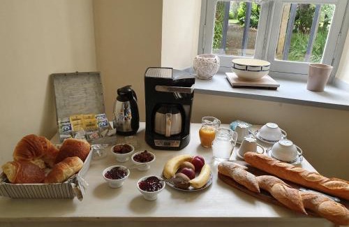 Engravies Lit Et Petit-Déjeuner | DOMAINE DE MARLAS - CHAMBRES D'HÔTES