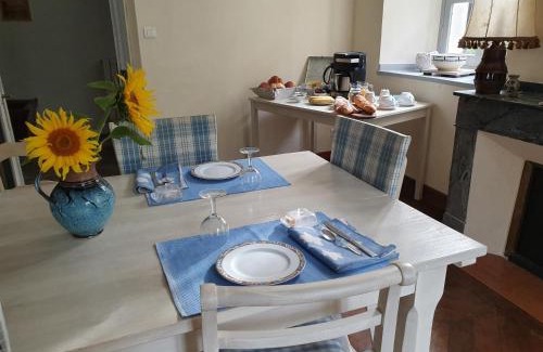 Engravies Lit Et Petit-Déjeuner | DOMAINE DE MARLAS - CHAMBRES D'HÔTES