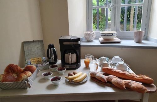 Engravies Lit Et Petit-Déjeuner | DOMAINE DE MARLAS - CHAMBRES D'HÔTES