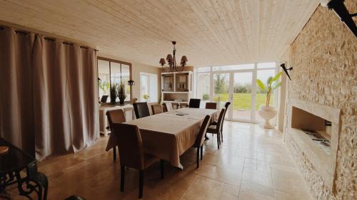 Prisse-la-Charriere Maison | Domaine de Saint Florent - Piscine & Spa