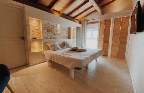 Prisse-la-Charriere Maison | Domaine de Saint Florent - Piscine & Spa