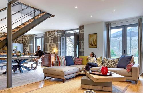 Velzic Maison | Domaine des 5M, Authenticité et Élégance au cœur du Cantal