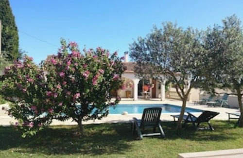 Beaucaire Appartement | Domaine des Oliviers-Appt pour 2 a 4 pers avec piscine