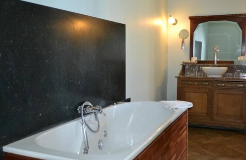 Tihange Hôtel | Domaine du Château de la Neuville
