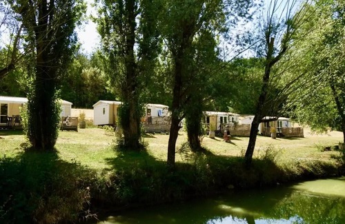 Prayssas Maison | Mobilhome DUO - 2 chambres, 2 salles de bain, 2 WC, 1 canapé-lit, lave vaisselle, 43,5m² terrasse comprise 6 personnes