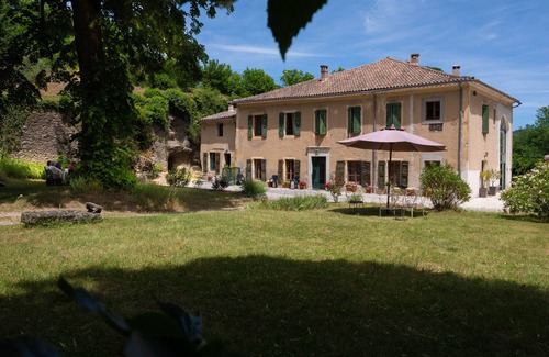 Colognac Maison | Domaine, en sud Cévennes, nature, sérénité et découverte des lamas