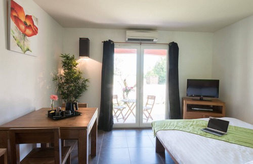 Castries Hôtel | Domaine le Milos Appart'Hôtel